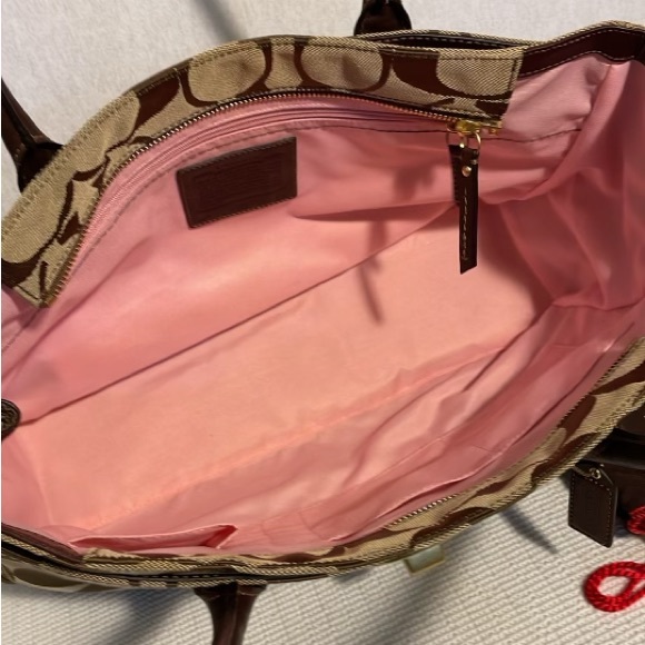 Coach authentic Madeline large tote bag. - Picture 5 of 14